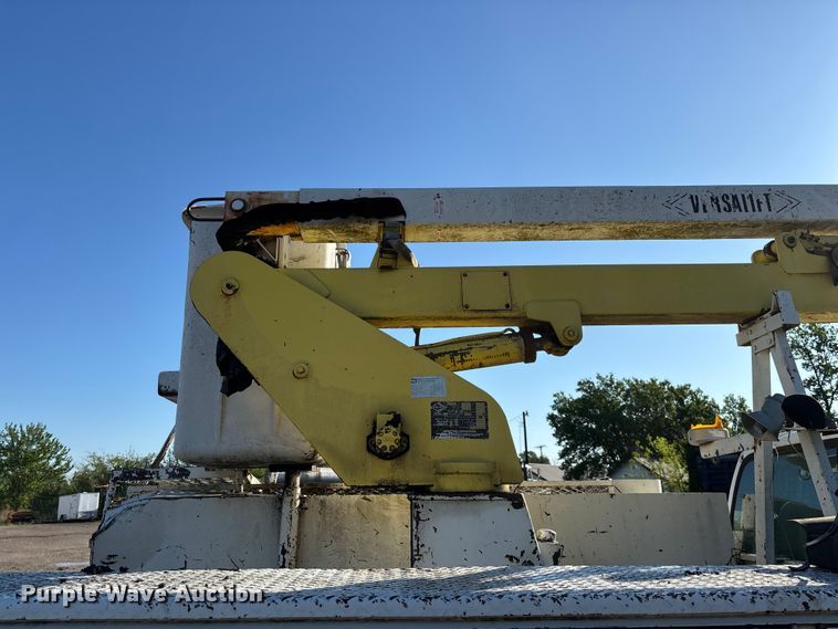 image for item FG0257 1999 Ford F450 Super Duty bucket truck