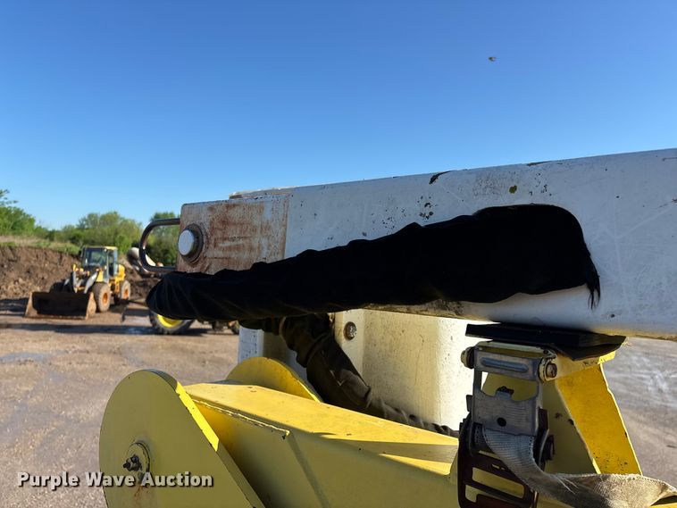 image for item FG0257 1999 Ford F450 Super Duty bucket truck