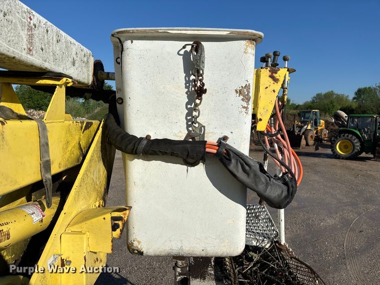 image for item FG0257 1999 Ford F450 Super Duty bucket truck