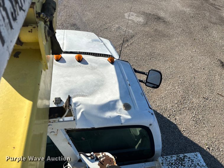 image for item FG0257 1999 Ford F450 Super Duty bucket truck