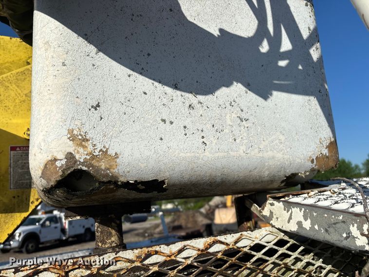 image for item FG0257 1999 Ford F450 Super Duty bucket truck