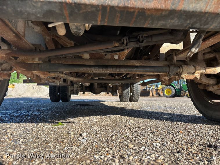 image for item FG0257 1999 Ford F450 Super Duty bucket truck