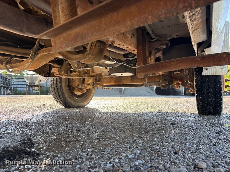 image for item FG0257 1999 Ford F450 Super Duty bucket truck