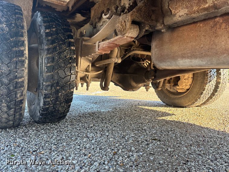 image for item FG0257 1999 Ford F450 Super Duty bucket truck