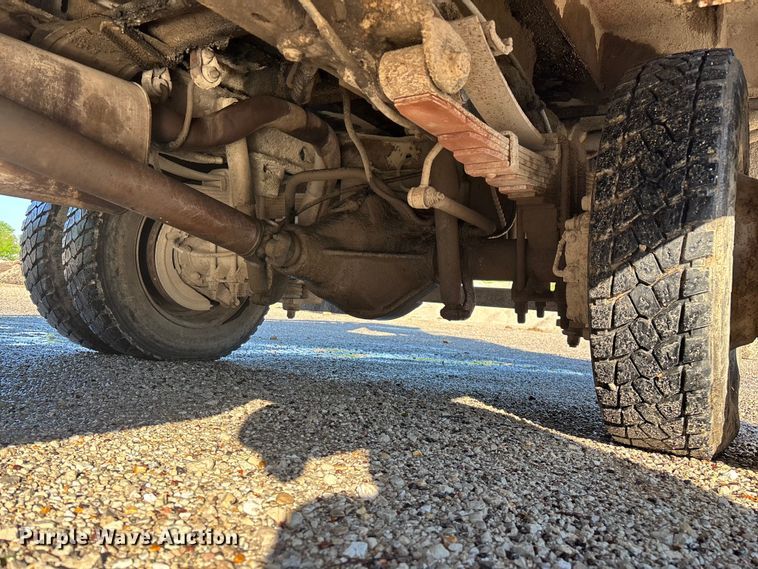 image for item FG0257 1999 Ford F450 Super Duty bucket truck