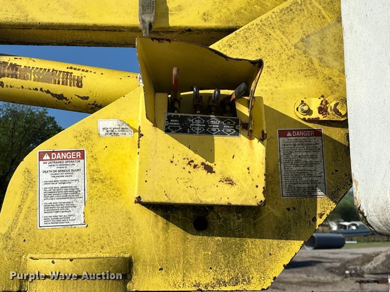 image for item FG0257 1999 Ford F450 Super Duty bucket truck