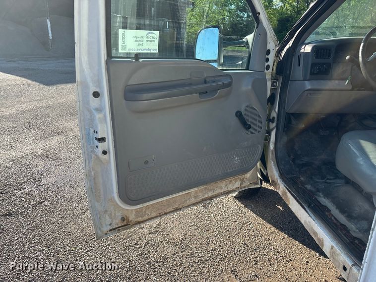 image for item FG0257 1999 Ford F450 Super Duty bucket truck