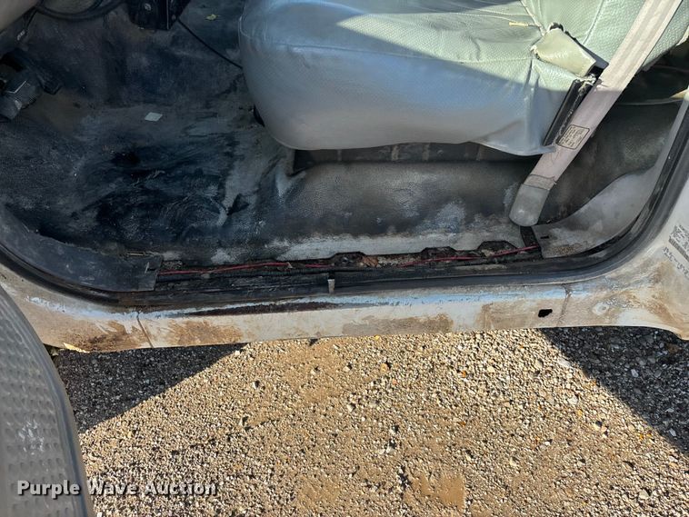 image for item FG0257 1999 Ford F450 Super Duty bucket truck
