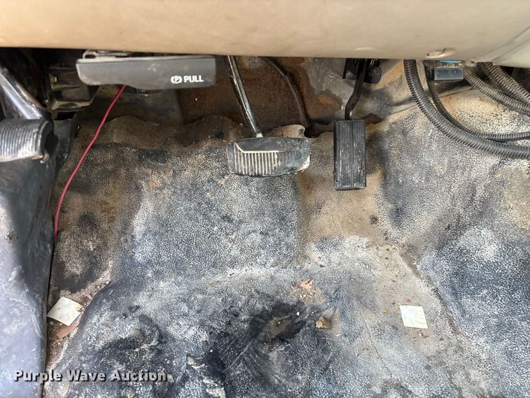 image for item FG0257 1999 Ford F450 Super Duty bucket truck
