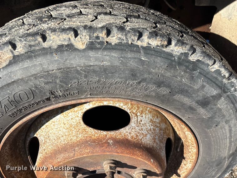 image for item FG0257 1999 Ford F450 Super Duty bucket truck