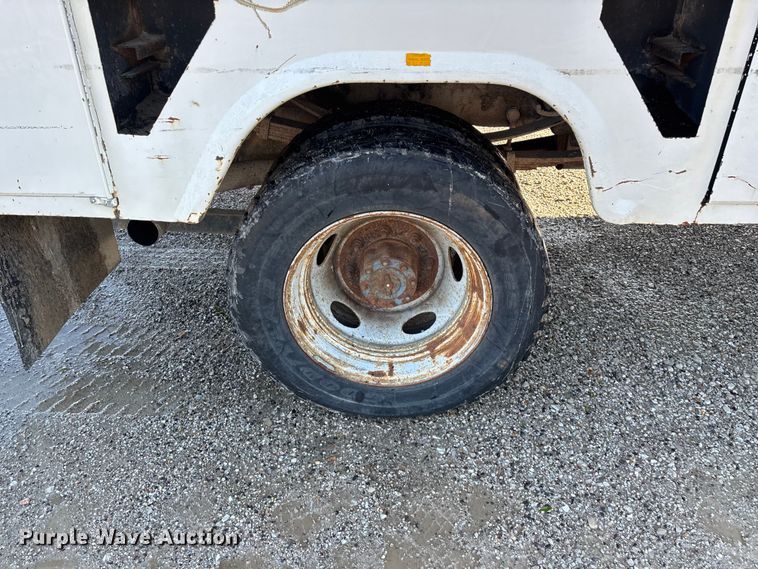 image for item FG0257 1999 Ford F450 Super Duty bucket truck