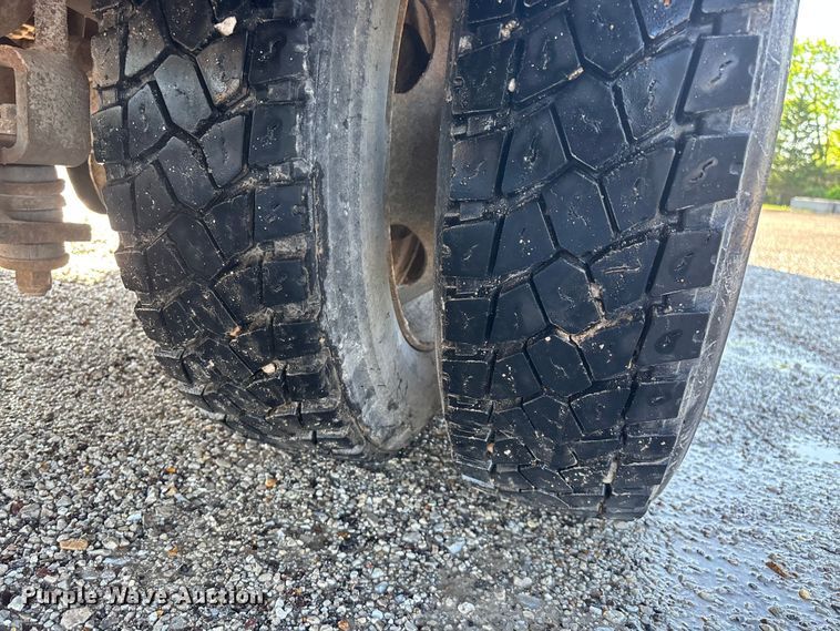 image for item FG0257 1999 Ford F450 Super Duty bucket truck