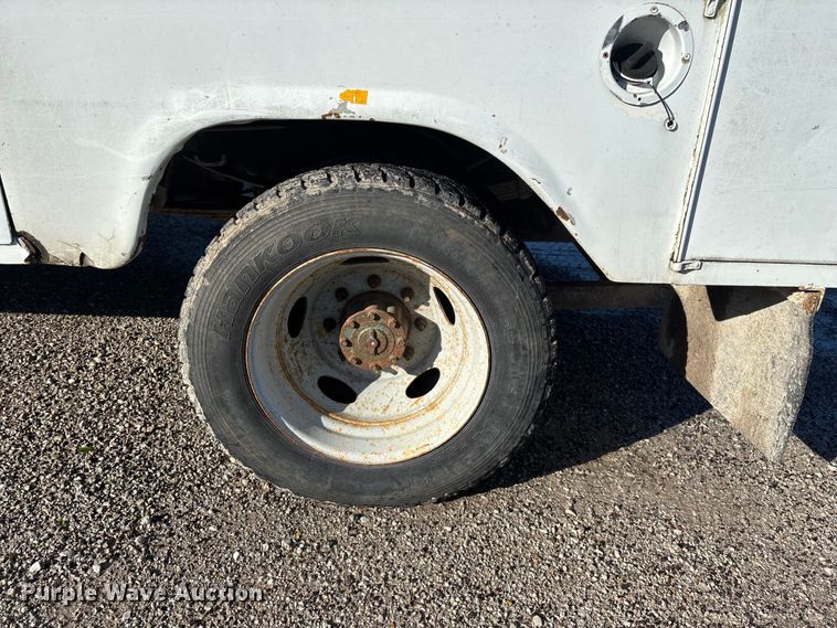 image for item FG0257 1999 Ford F450 Super Duty bucket truck
