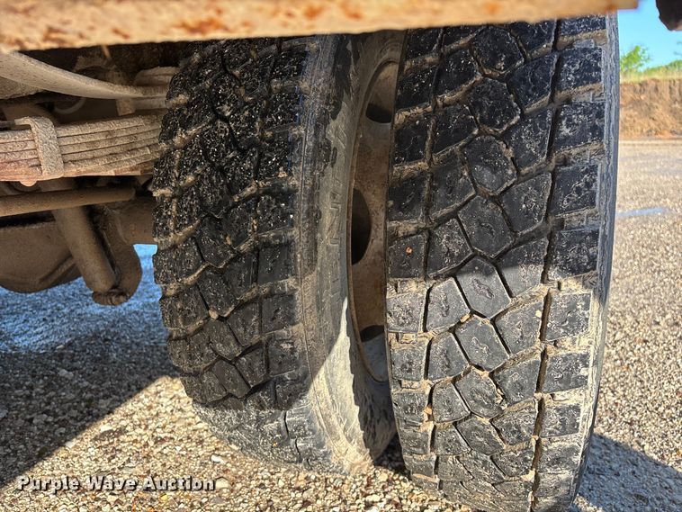 image for item FG0257 1999 Ford F450 Super Duty bucket truck