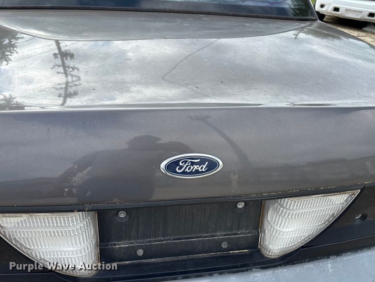 image for item FG0261 2005 Ford Crown Victoria Police Interceptor 