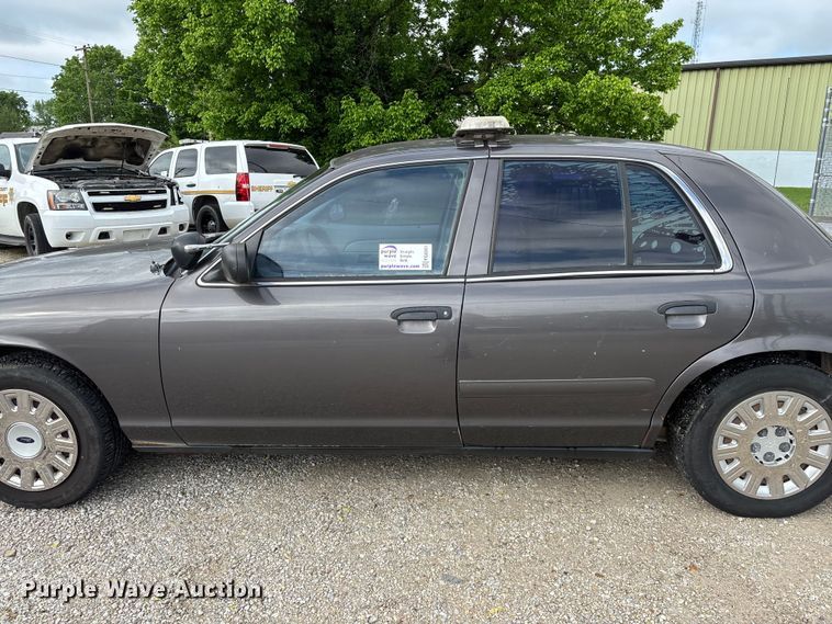 image for item FG0261 2005 Ford Crown Victoria Police Interceptor 