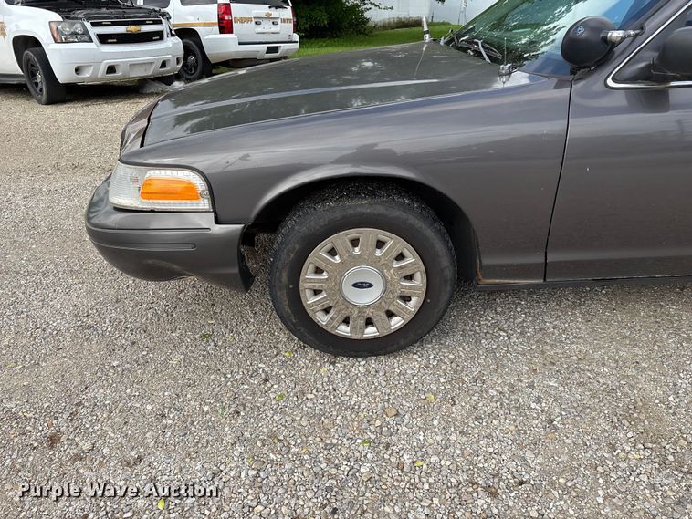 image for item FG0261 2005 Ford Crown Victoria Police Interceptor 