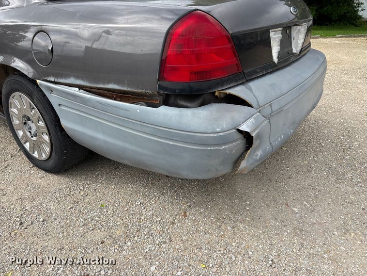 image for item FG0261 2005 Ford Crown Victoria Police Interceptor 