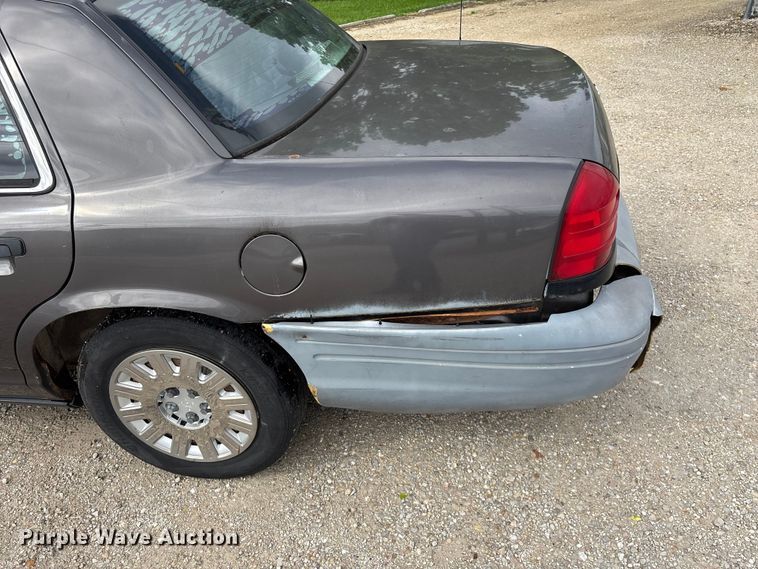 image for item FG0261 2005 Ford Crown Victoria Police Interceptor 