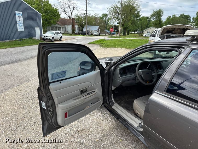 image for item FG0261 2005 Ford Crown Victoria Police Interceptor 