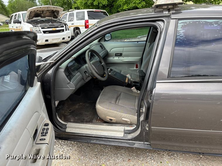 image for item FG0261 2005 Ford Crown Victoria Police Interceptor 