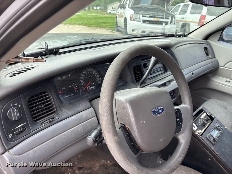 image for item FG0261 2005 Ford Crown Victoria Police Interceptor 