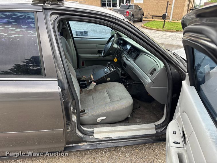 image for item FG0261 2005 Ford Crown Victoria Police Interceptor 