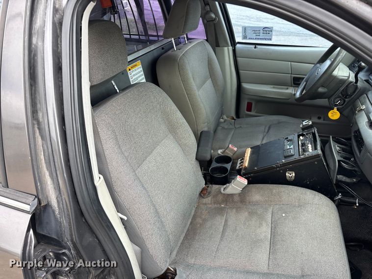 image for item FG0261 2005 Ford Crown Victoria Police Interceptor 