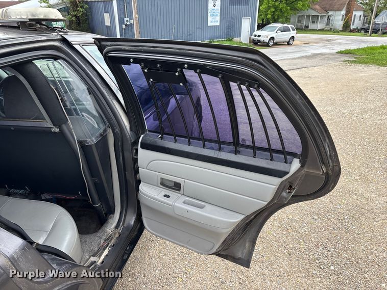 image for item FG0261 2005 Ford Crown Victoria Police Interceptor 