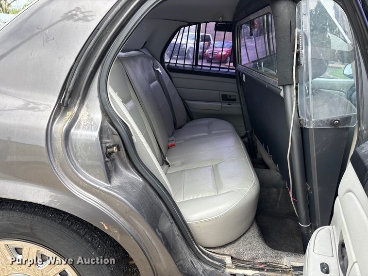 image for item FG0261 2005 Ford Crown Victoria Police Interceptor 