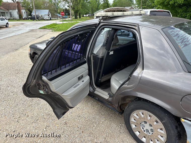 image for item FG0261 2005 Ford Crown Victoria Police Interceptor 