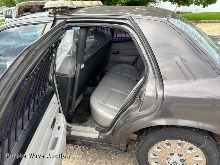 image for item FG0261 2005 Ford Crown Victoria Police Interceptor 