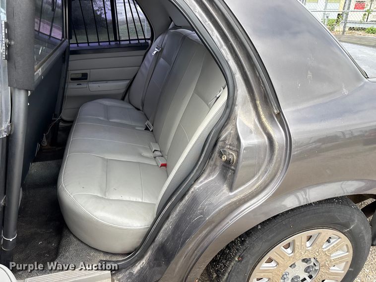 image for item FG0261 2005 Ford Crown Victoria Police Interceptor 