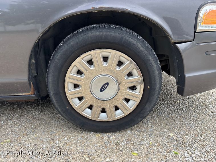 image for item FG0261 2005 Ford Crown Victoria Police Interceptor 