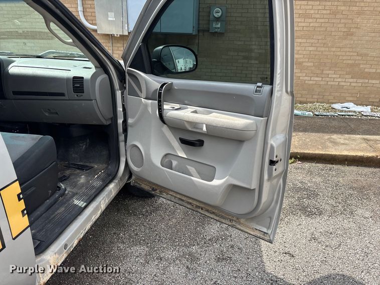 image for item FG0262 2009 Chevrolet Silverado 1500 Crew Cab pickup truck