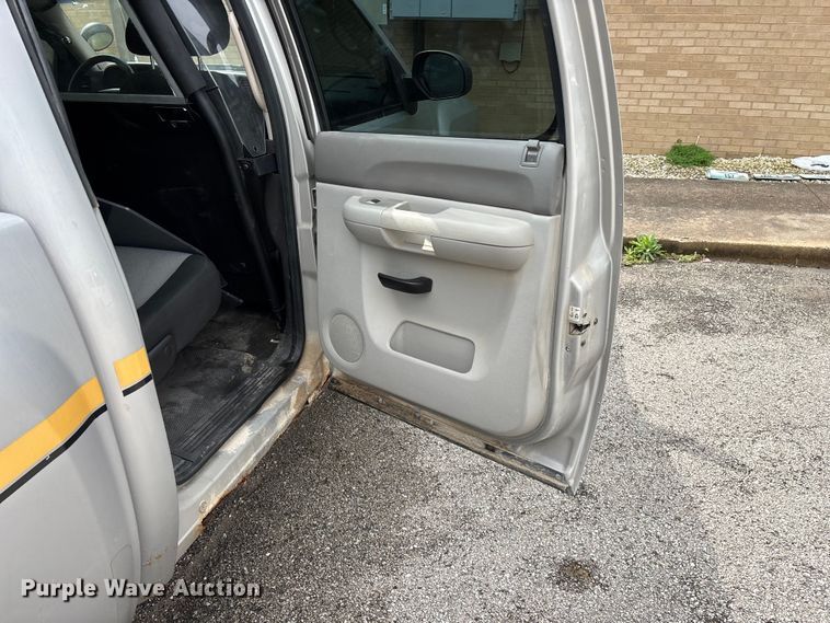 image for item FG0262 2009 Chevrolet Silverado 1500 Crew Cab pickup truck