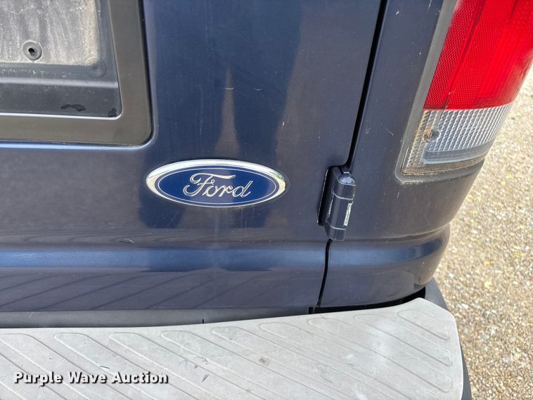 image for item FG0263 2003 Ford E150 van