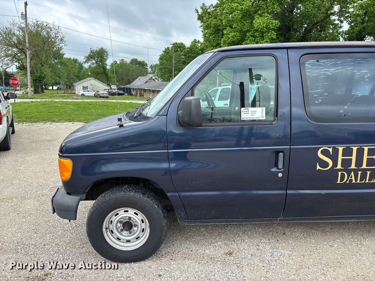 image for item FG0263 2003 Ford E150 van