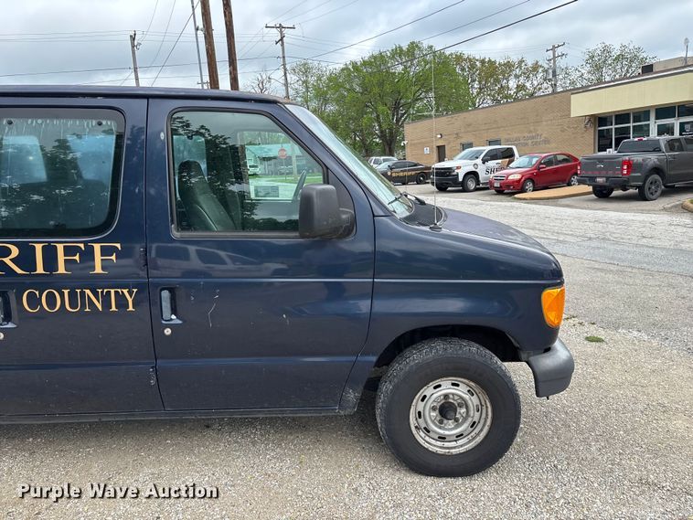 image for item FG0263 2003 Ford E150 van