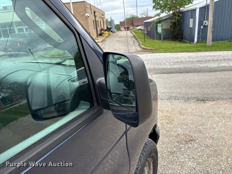 image for item FG0263 2003 Ford E150 van