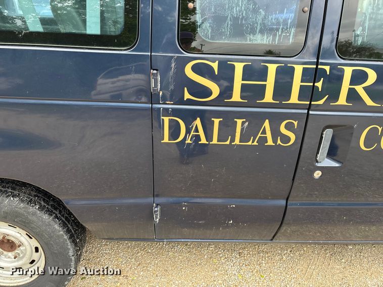 image for item FG0263 2003 Ford E150 van