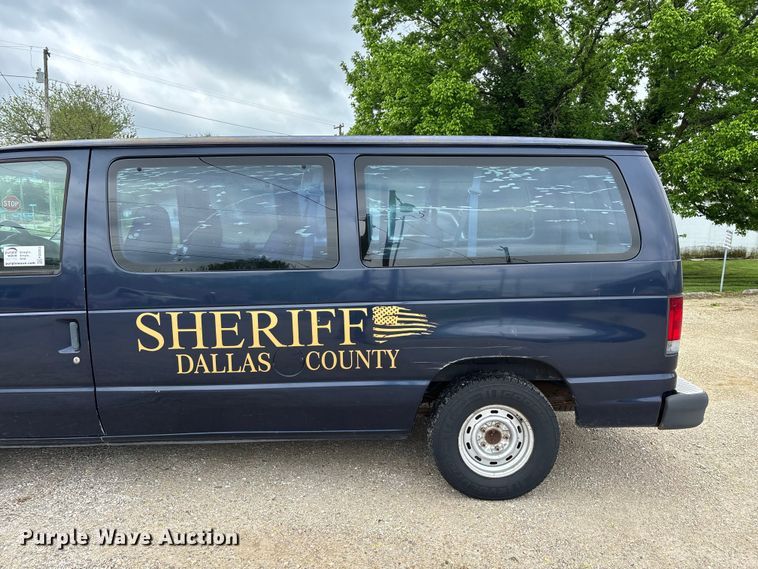 image for item FG0263 2003 Ford E150 van