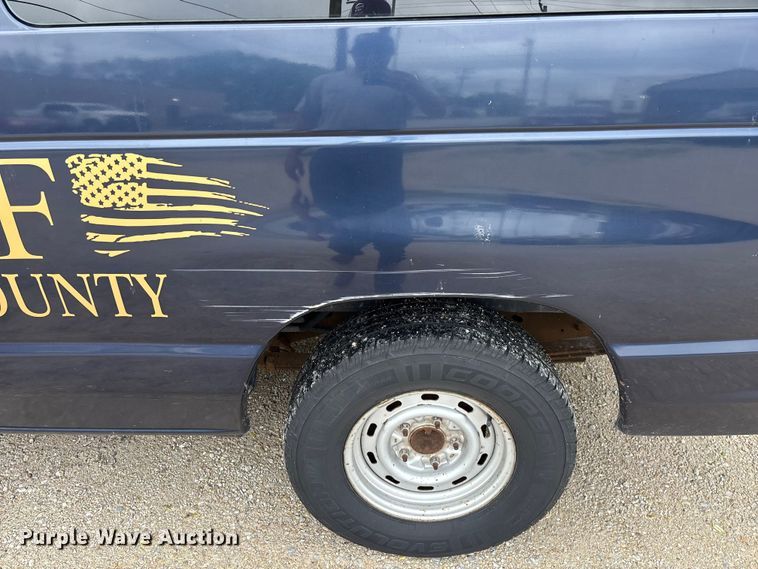image for item FG0263 2003 Ford E150 van