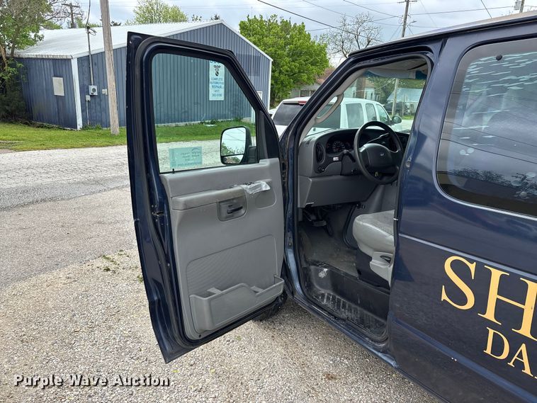 image for item FG0263 2003 Ford E150 van