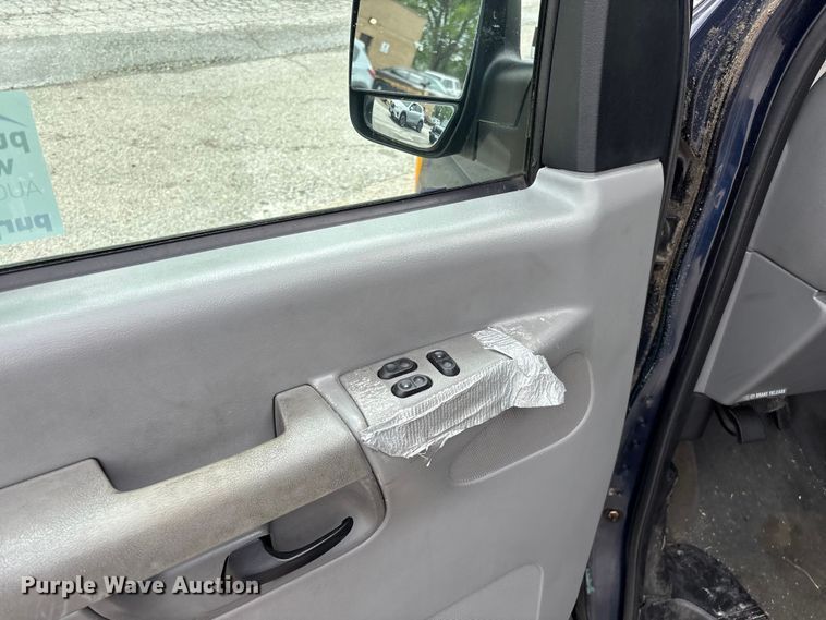 image for item FG0263 2003 Ford E150 van