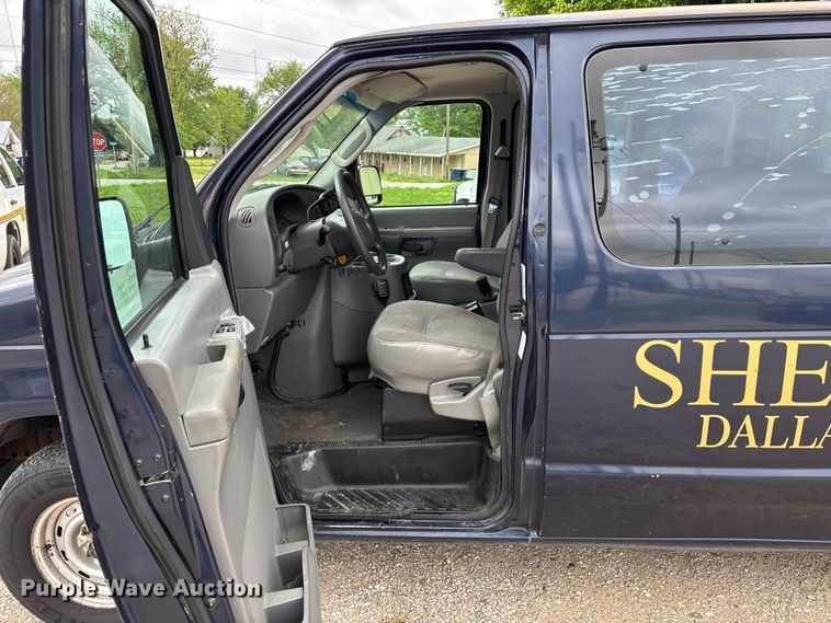 image for item FG0263 2003 Ford E150 van