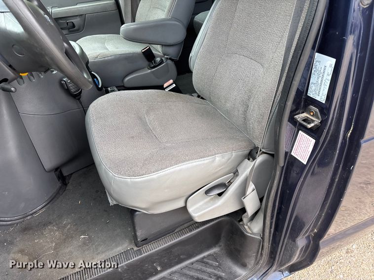 image for item FG0263 2003 Ford E150 van