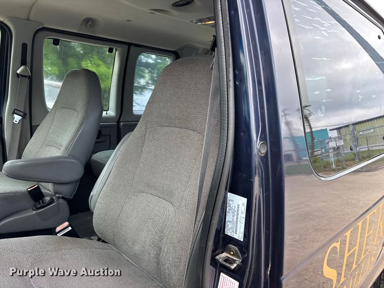 image for item FG0263 2003 Ford E150 van