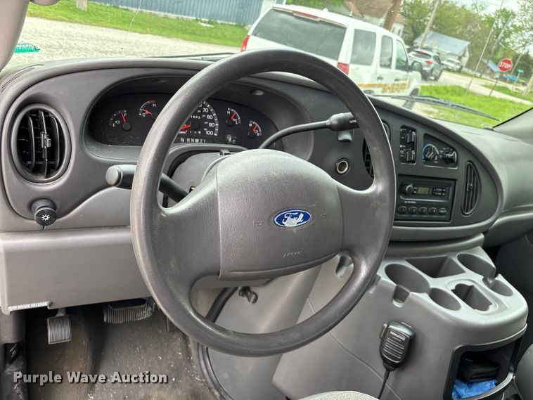 image for item FG0263 2003 Ford E150 van