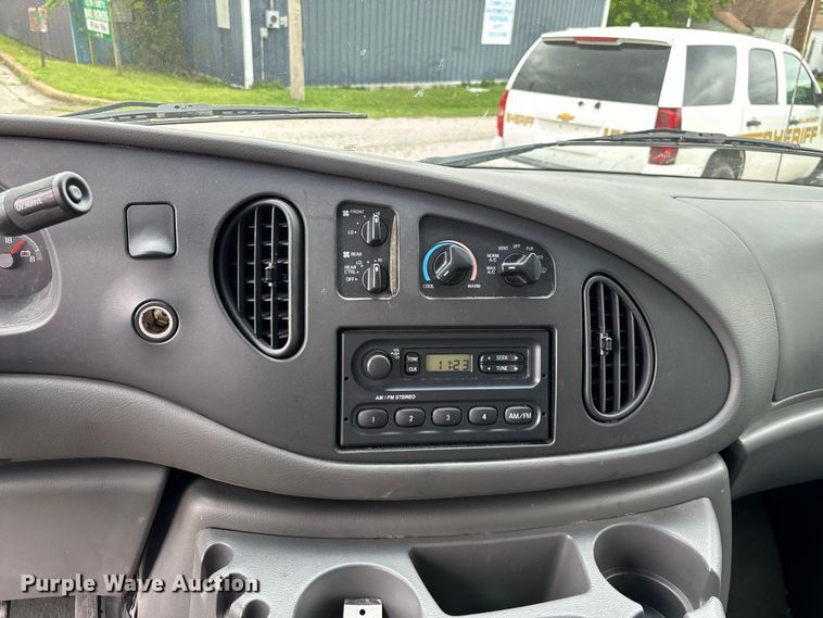 image for item FG0263 2003 Ford E150 van